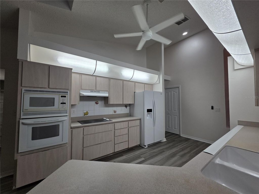 Image 15 of property listing at 36014 LAKE UNITY NURSERY ROAD, Fruitland Park, FL 34731