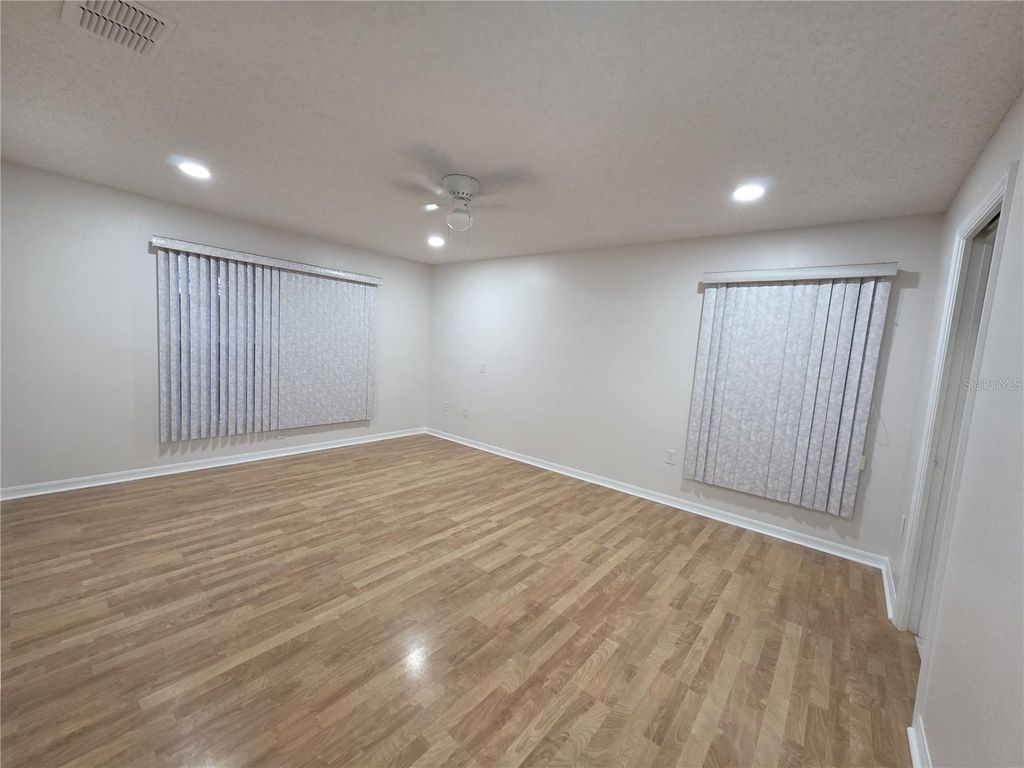 Image 17 of property listing at 36014 LAKE UNITY NURSERY ROAD, Fruitland Park, FL 34731