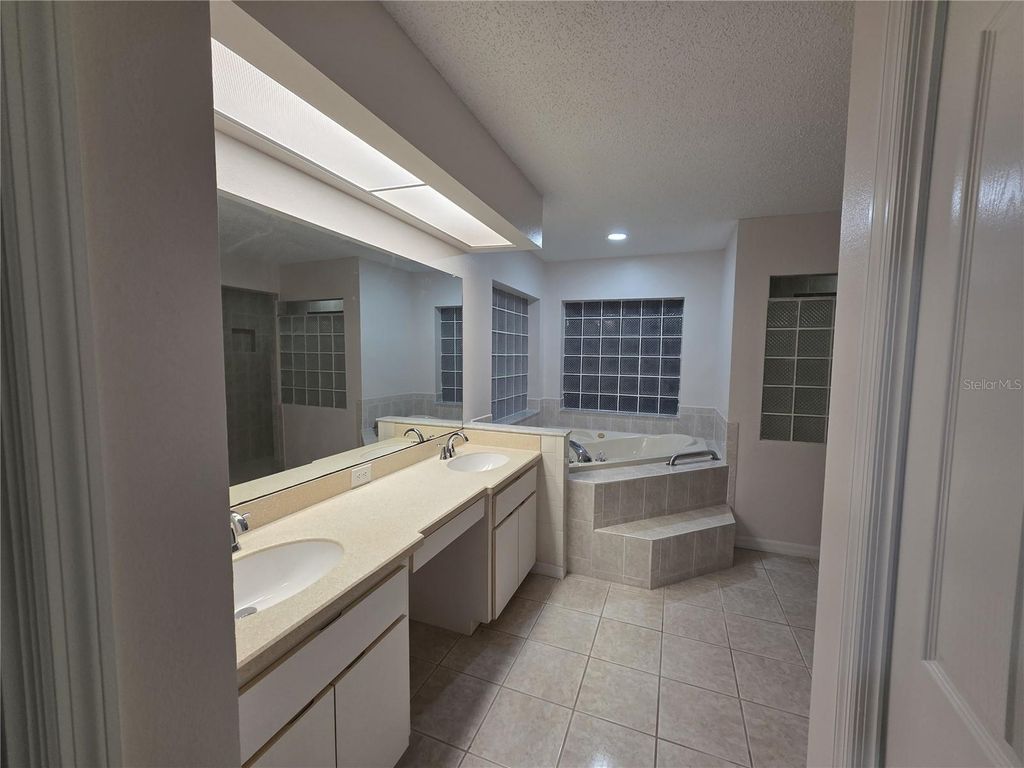 Image 18 of property listing at 36014 LAKE UNITY NURSERY ROAD, Fruitland Park, FL 34731