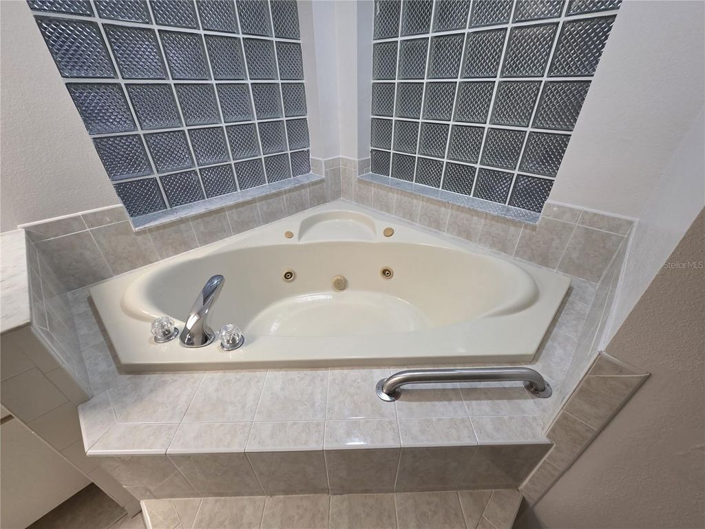 Image 20 of property listing at 36014 LAKE UNITY NURSERY ROAD, Fruitland Park, FL 34731