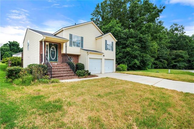 5718 Hidden Brook Circle, Atlanta, GA 30349