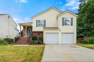 5718 Hidden Brook Circle, Atlanta, GA 30349