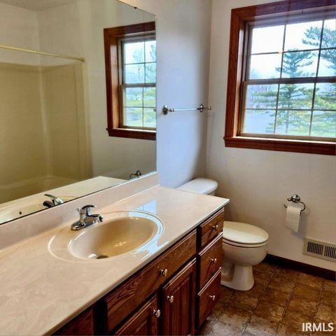 506 Bay Circle Drive, Warsaw, IN 46580