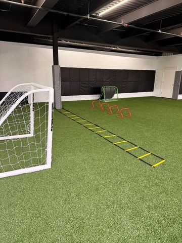 9201 Milwaukee Avenue N 202, Niles, IL 60714