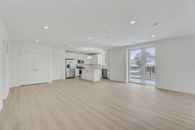 9201 Milwaukee Avenue N 202, Niles, IL 60714