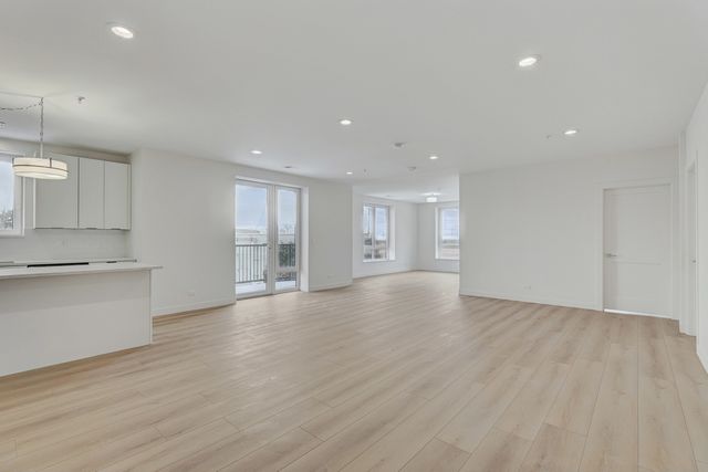 9201 Milwaukee Avenue N 202, Niles, IL 60714