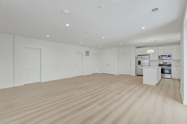 9201 Milwaukee Avenue N 202, Niles, IL 60714