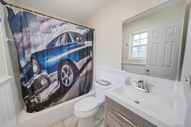 6 Denmark Court, Huntington, NY 11743