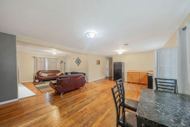 6 Denmark Court, Huntington, NY 11743