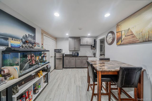 6 Denmark Court, Huntington, NY 11743