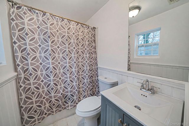 6 Denmark Court, Huntington, NY 11743