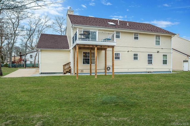6 Denmark Court, Huntington, NY 11743