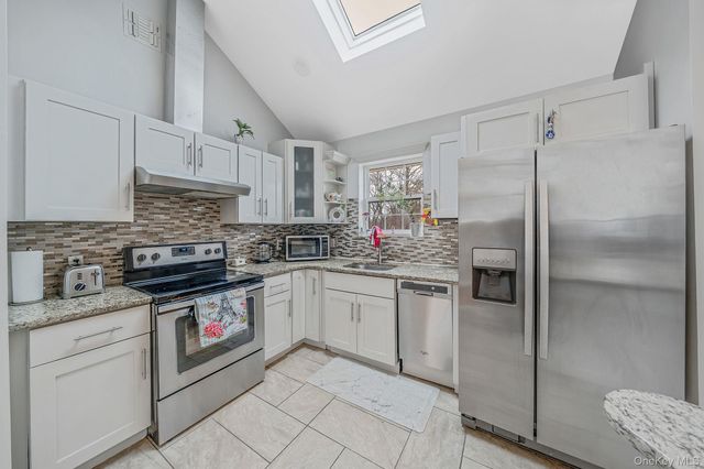 6 Denmark Court, Huntington, NY 11743