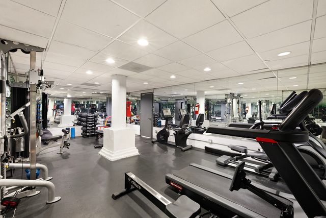 120 Greenwich St Apt 8H, New York City, NY 10006