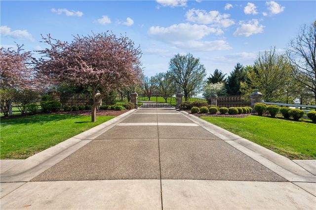 152 Justabout Rd, Peters Twp, PA 15367