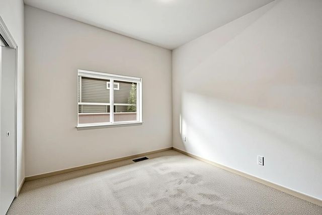 890 Cinnamon Teal Drive, Redmond, OR 97756