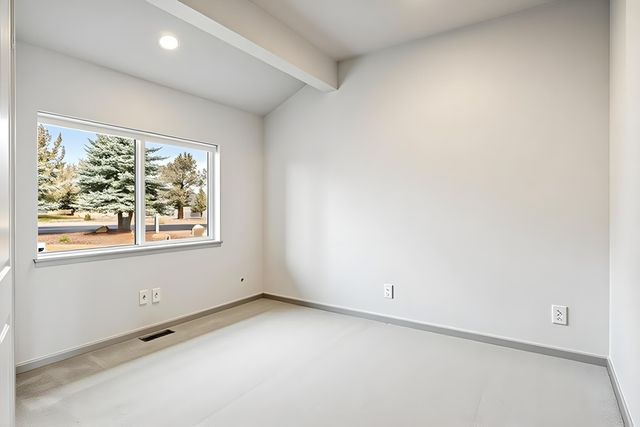 890 Cinnamon Teal Drive, Redmond, OR 97756