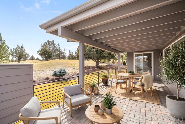 890 Cinnamon Teal Drive, Redmond, OR 97756