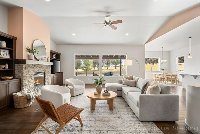 890 Cinnamon Teal Drive, Redmond, OR 97756