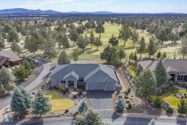 890 Cinnamon Teal Drive, Redmond, OR 97756