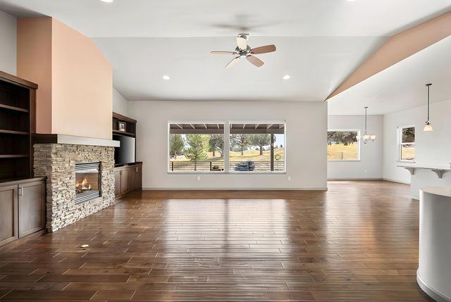 890 Cinnamon Teal Drive, Redmond, OR 97756