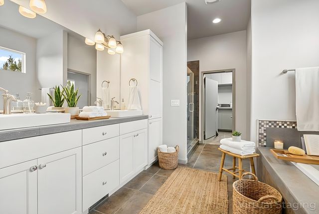 890 Cinnamon Teal Drive, Redmond, OR 97756