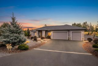890 Cinnamon Teal Drive, Redmond, OR 97756