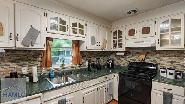 136 Groveland Street, Jesup, GA 31545