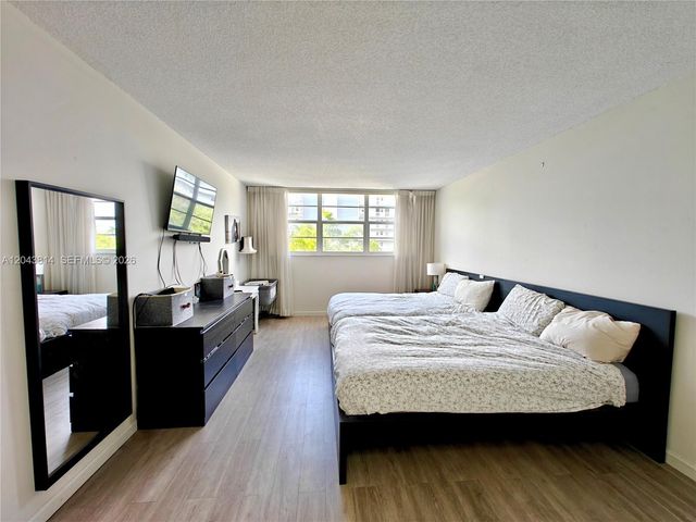 400 NE 12th Ave 306, Hallandale Beach, FL 33009