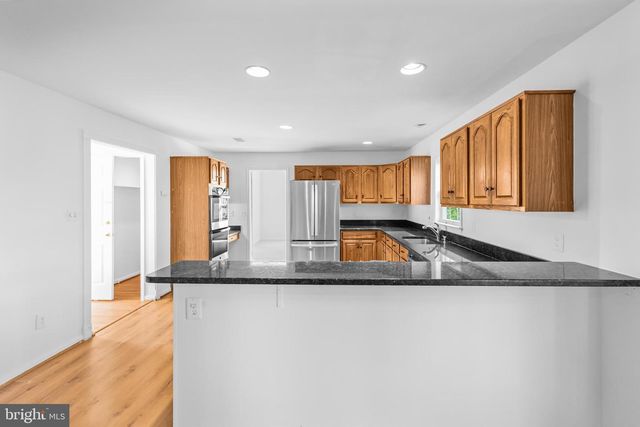 2626 IRON FORGE RD, Herndon, VA 20171