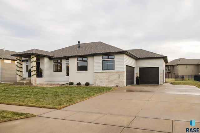 9005 W Dragonfly Dr Drive, Sioux Falls, SD 57107