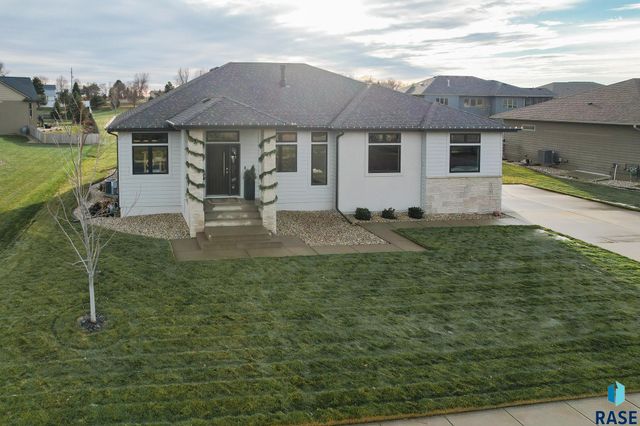 9005 W Dragonfly Dr Drive, Sioux Falls, SD 57107