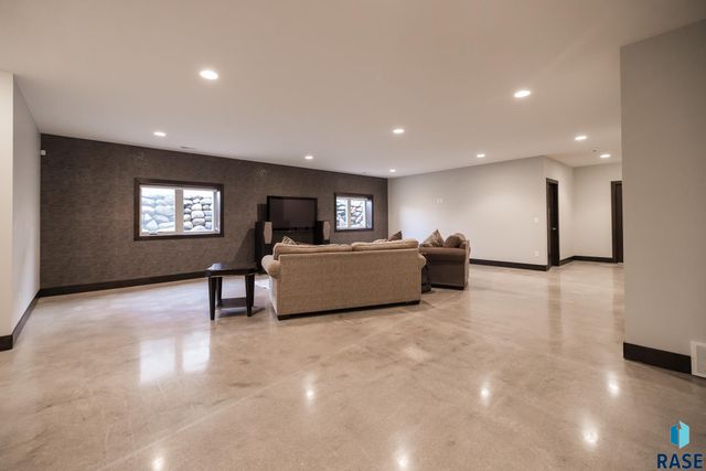 9005 W Dragonfly Dr Drive, Sioux Falls, SD 57107