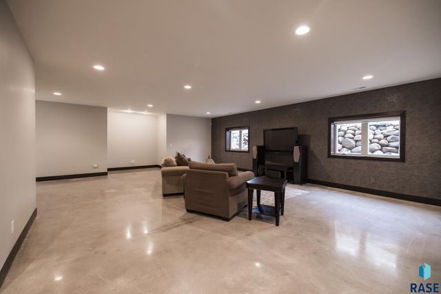 9005 W Dragonfly Dr Drive, Sioux Falls, SD 57107