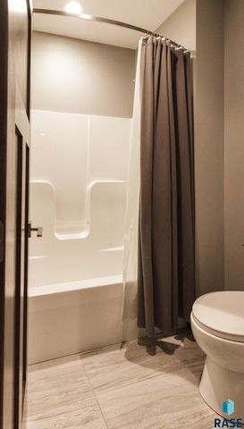 9005 W Dragonfly Dr Drive, Sioux Falls, SD 57107