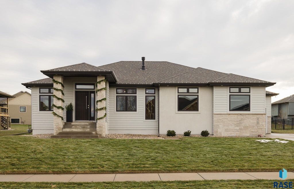 9005 W Dragonfly Dr Drive, Sioux Falls, SD 57107