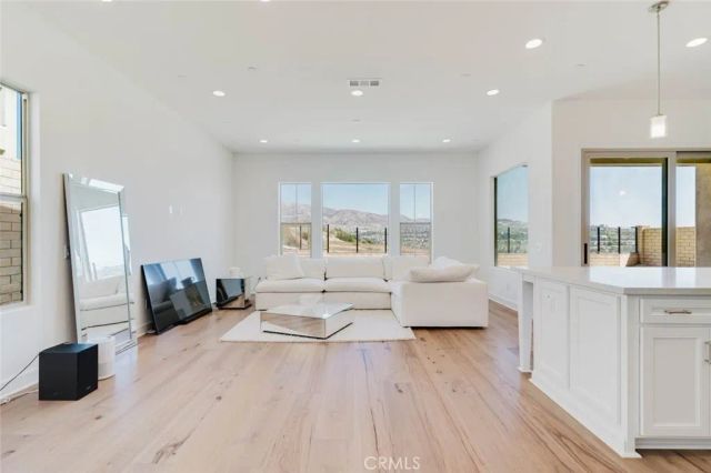 11716 Canoga Avenue, Chatsworth, CA 91311