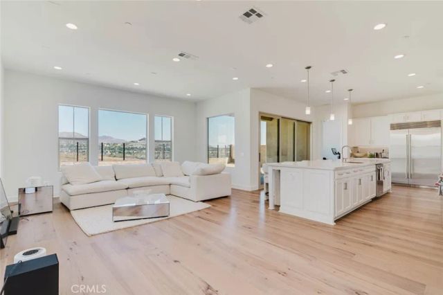 11716 Canoga Avenue, Chatsworth, CA 91311
