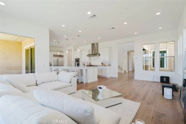 11716 Canoga Avenue, Chatsworth, CA 91311
