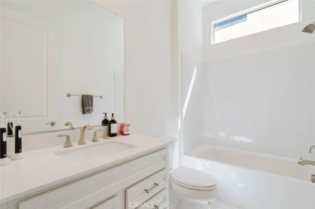 11716 Canoga Avenue, Chatsworth, CA 91311