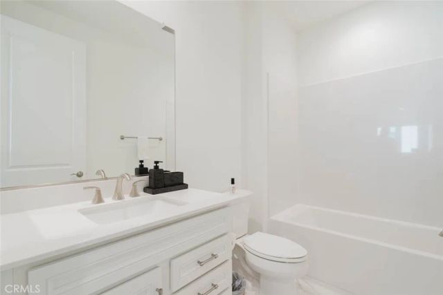 11716 Canoga Avenue, Chatsworth, CA 91311