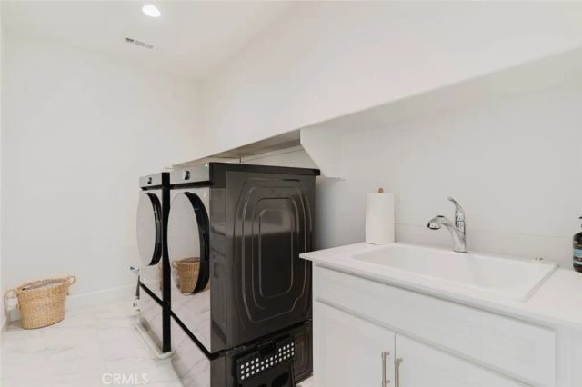 11716 Canoga Avenue, Chatsworth, CA 91311