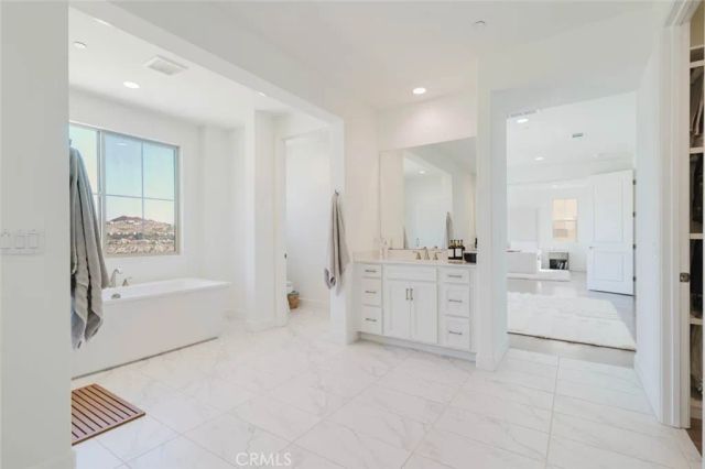 11716 Canoga Avenue, Chatsworth, CA 91311