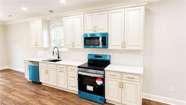 1505 East Avenue, High Point, NC 27260