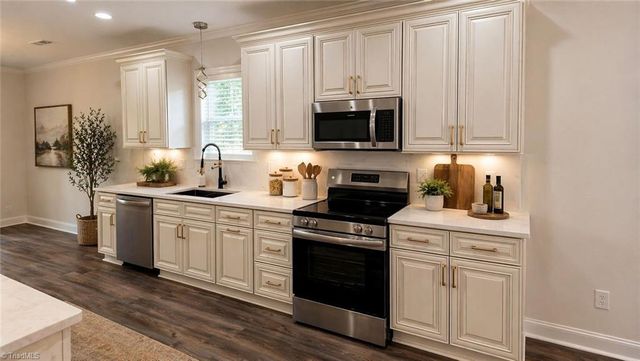1505 East Avenue, High Point, NC 27260