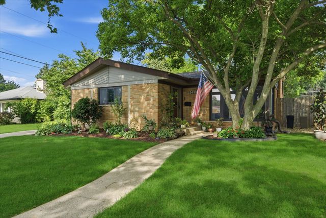 2455 Belleview Avenue, Westchester, IL 60154