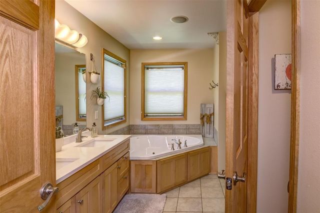 3208 Tiburon Drive, Eau Claire, WI 54701