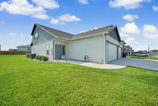 2754 Amelia Ln, Salina, KS 67401