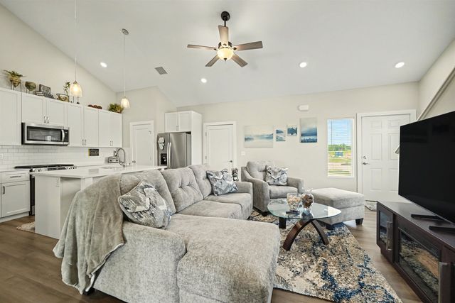 2754 Amelia Ln, Salina, KS 67401