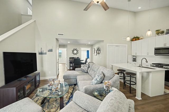 2754 Amelia Ln, Salina, KS 67401